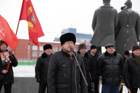 Ленин с нами! Новосибирские коммунисты почтили память основателя Советского государства