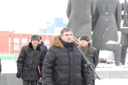 Ленин с нами! Новосибирские коммунисты почтили память основателя Советского государства