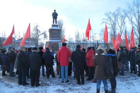 Самарские коммунисты возложили цветы к памятнику В.И. Ленину