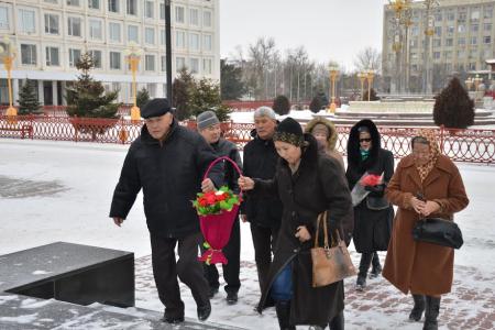 Верны заветам Ильича. Акция памяти в столице Калмыкии