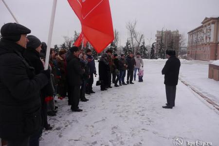 Состоялось возложение цветов к памятнику В.И. Ленину на одноименной площади Липецка