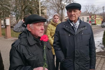Ставропольский край. Цветы от коммунистов советскому государственному деятелю Всеволоду Мураховскому