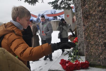 Ленинградские коммунисты и комсомольцы почтили память защитников города Ленина