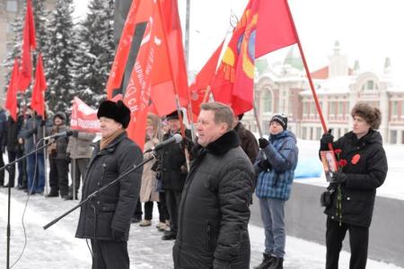 Ленин с нами! Новосибирские коммунисты почтили память основателя Советского государства