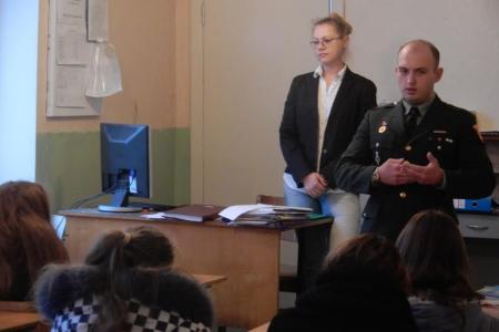 Севастопольские комсомольцы провели "классный час" на тему "Насилие в подростковой среде"