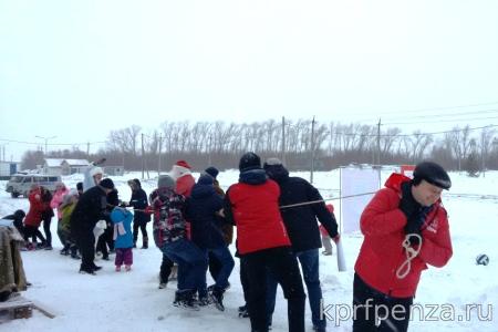 Пензенские коммунисты провели 30 ёлок