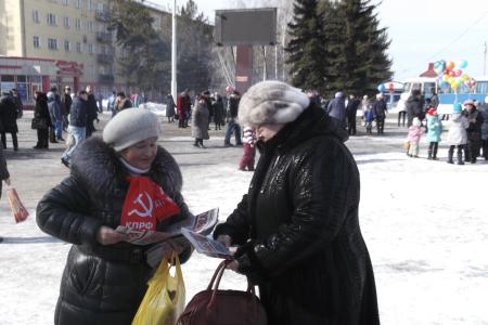 Кемеровская область. В городе Осинники прошли одиночные пикеты и акция «Красные в городе»