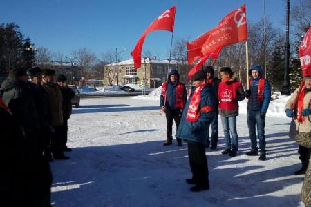 Сахалинская область. Анивские коммунисты почтили память Владимира Ильича Ленина возложением цветов