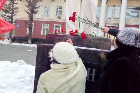 Приморский край. Коммунисты города Артёма отдали дань памяти Вождю революции