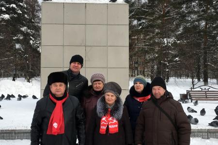 В Кемеровской области в день памяти Владимира Ильича Ленина прошли митинги, пикеты и возложения