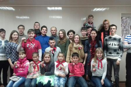 "Мы сильны нашей верною дружбой". Севастопольские пионеры и комсомольцы за праздничным новогодним столом подвели итоги 2016 года