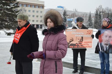 В столице Алтайского края почтили память В. И. Ленина