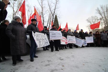 Жители Хакасии на митинге потребовали отставки главы республики Зимина