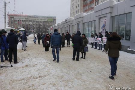 Более двух десятков человек вышли на площадь Победы Липецка с целью поддержать шахтеров Ростовской области