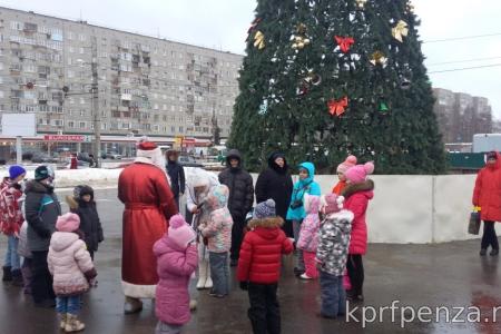 Пензенские коммунисты провели 30 ёлок