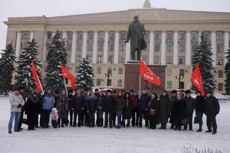 Состоялось возложение цветов к памятнику В.И. Ленину на одноименной площади Липецка