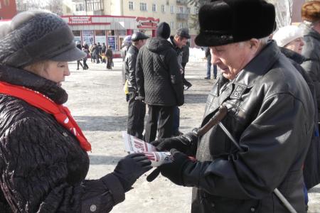 Кемеровская область. В городе Осинники прошли одиночные пикеты и акция «Красные в городе»