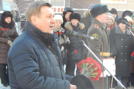 Лидеры коммунистов в Новосибирске поздравили жителей города с 73-й годовщиной полного освобождения Ленинграда от блокады