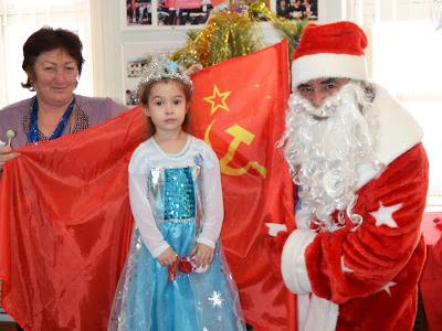 Коммунисты Калмыкии организовали новогодний утренник для детворы