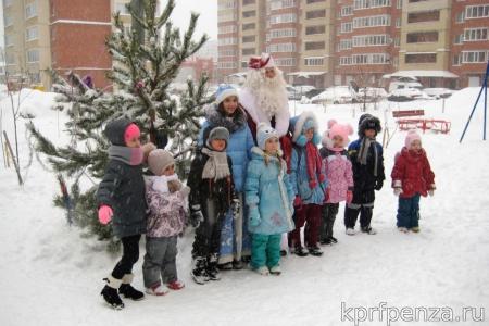 Пензенские коммунисты провели 30 ёлок