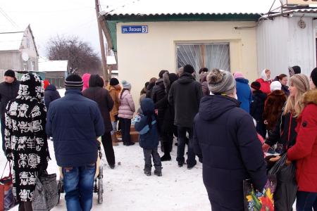Дети Луганска получили новогодние подарки от российских коммунистов