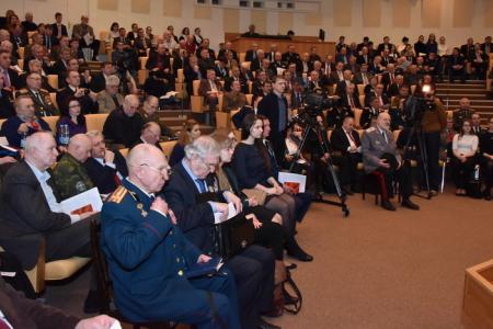"Крепить оборону страны!". В преддверии 99-летия Советской Армии коммунисты на "круглом столе" в Госдуме обсудили вопросы Армии, военной науки и промышленности