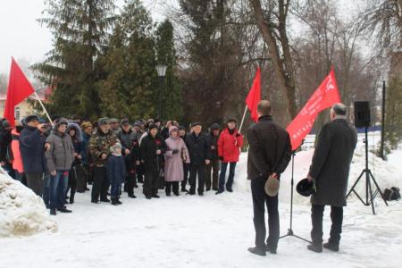 Пензенские коммунисты провели митинг в честь Советской Армии