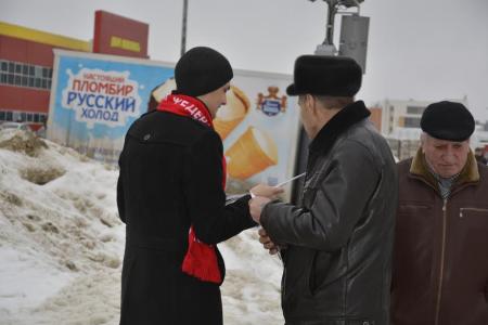 Комсомол поздравил Йошкар-Олинцев с 23 февраля