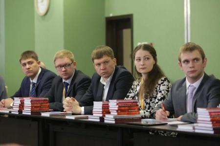 Геннадий Зюганов: «Обучение и продвижение молодых кадров – важнейшая задача для партии»
