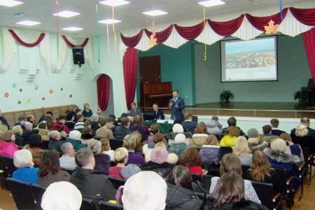 Республика Татарстан. Лидер депутатов-коммунистов в Казанской городской Думе Алексей Серов отчитался перед избирателями