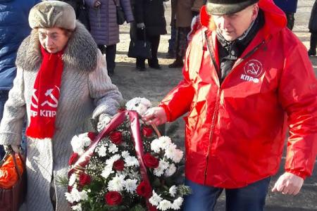 Ивановские коммунисты и сторонники КПРФ провели митинг и возложили цветы к памятнику М.В. Фрунзе