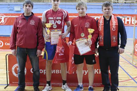 Спортклуб КПРФ провел массовый турнир по бадминтону для юношей и девушек