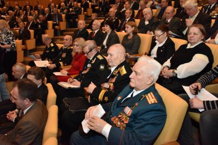 "Крепить оборону страны!". В преддверии 99-летия Советской Армии коммунисты на "круглом столе" в Госдуме обсудили вопросы Армии, военной науки и промышленности