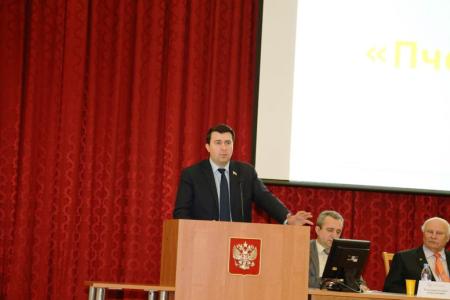 Олег Лебедев выступил на международном форуме пчеловодов