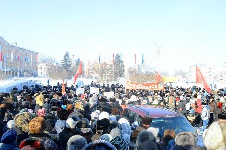 Нет – экономии на бедных! Да – экономии на богатых! В Рубцовске прошел массовый митинг льготников