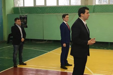 Олег Лебедев наградил победителей турнира по мини-футболу во Владимире