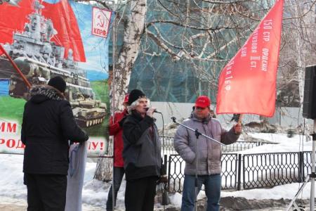 Саратовские коммунисты и комсомольцы демонстрацией отметили День Советской Армии и Военно-Морского Флота 