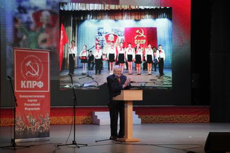 Якутия. Коммунисты провели большой торжественный вечер к 100-летию Великого Октября