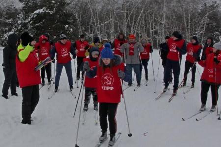 В Саратове прошла Красная лыжня КПРФ-2017