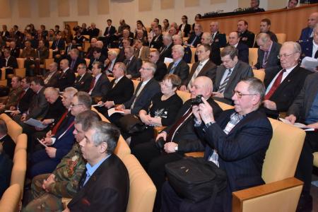 "Крепить оборону страны!". В преддверии 99-летия Советской Армии коммунисты на "круглом столе" в Госдуме обсудили вопросы Армии, военной науки и промышленности