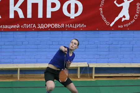 Спортклуб КПРФ провел массовый турнир по бадминтону для юношей и девушек