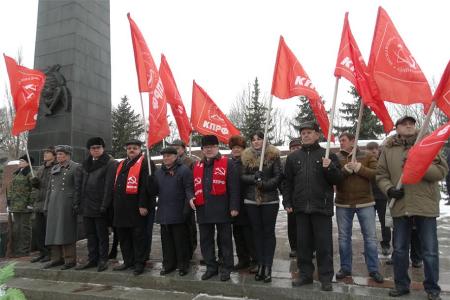 Н.Н. Иванов возложил цветы к Вечному огню в Курске в честь 99-й годовщины создания Рабоче-Крестьянской Красной Армии