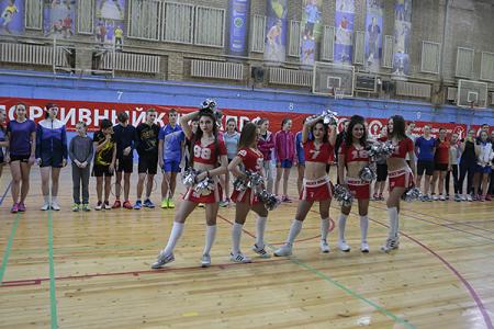 Спортклуб КПРФ провел массовый турнир по бадминтону для юношей и девушек