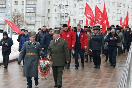 Ульяновский обком КПРФ провёл ряд праздничных мероприятий в честь Дня Советской Армии и ВМФ