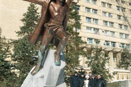 Коммунисты возложили цветы в честь 95-й годовщины освобождения Хабаровска