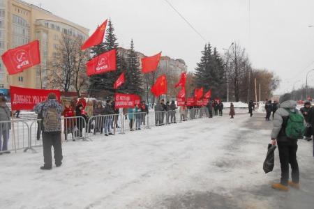 В Перми прошел митинг КПРФ в честь 99-й годовщины рождения Советской Армии и Военно-Морского флота