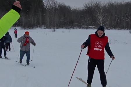 В Саратове прошла Красная лыжня КПРФ-2017