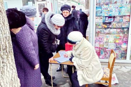 Приморский край. Пикетом против повышения тарифов на услуги ЖКХ коммунисты города Артема дали старт масштабным мероприятиям в честь 100-летия Великого Октября
