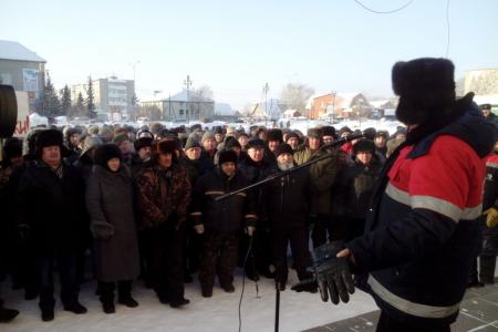 Новосибирская область. В тридцатиградусный мороз 500 охотников вышли на митинг против продажи охотугодий частникам
