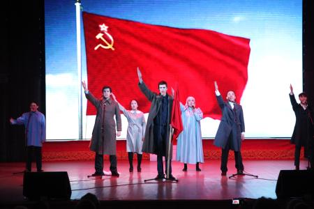 Якутия. Коммунисты провели большой торжественный вечер к 100-летию Великого Октября